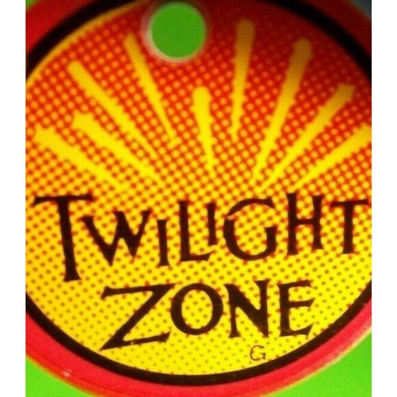 The Twilight Zone Pinball Machine Keychain 1993 Original UNUSED Promo Plastic - Picture 3 of 5